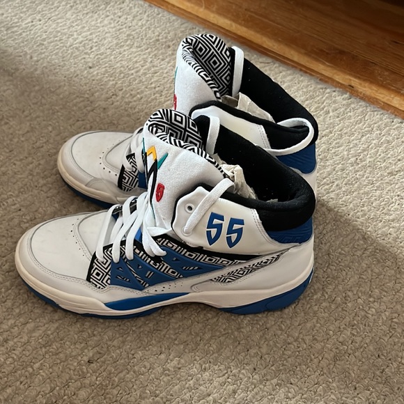 Dikembe Mutombo - Picture 2 of 2